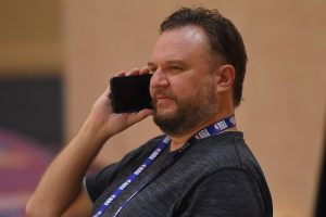 morey assaltado troca harden