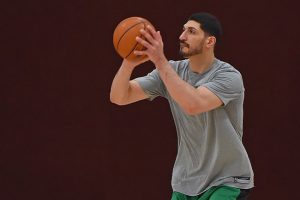 Kanter critica antivacina jogadores