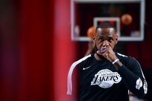 lebron playoffs lakers tornozelo