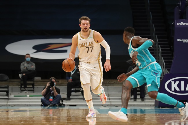 Doncic vitória Mavericks Hornets