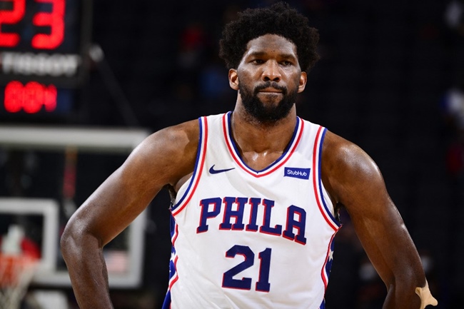 Joel Embiid lesão joelho