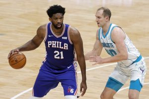 Embiid vitória Sixers Hornets