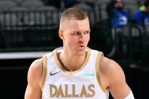 Porzingis frustrado Mavericks