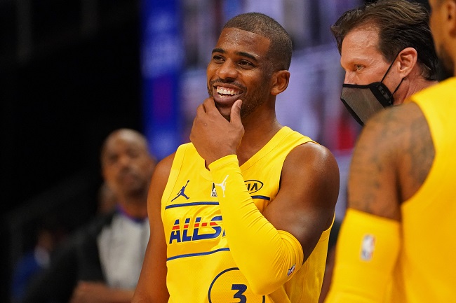 Chris Paul se diverte no jogo das estrelas ao lado do técnico Quin Snyder. Foto: Jesse D. Garrabrant / AFP