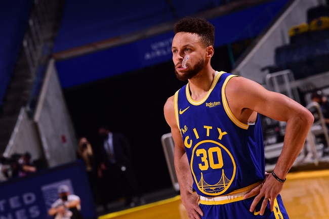 curry atropelado warriors