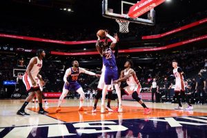 Ayton domina em vitória do Suns sobre Heat