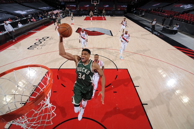 Antetokounmpo anota 47 e Bucks atropela Blazers