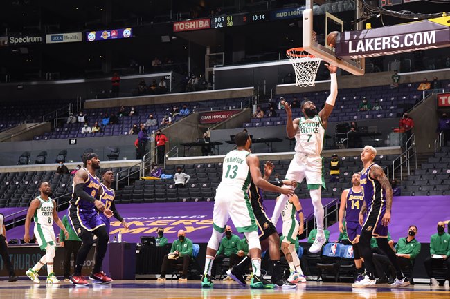 Em grande atuação, Brown anota 40 pontos e Celtics derrota Lakers