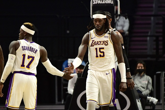 jogadores Lakers problemas quadra