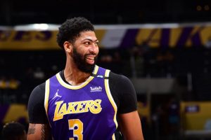 James Worthy Davis pivô