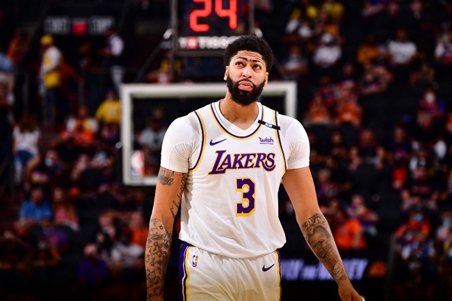 davis culpa derrota lakers