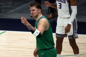 mavericks bullock contrato