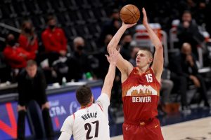 Jokic Nuggets empata Blazers
