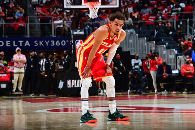 trae young defesa hawks