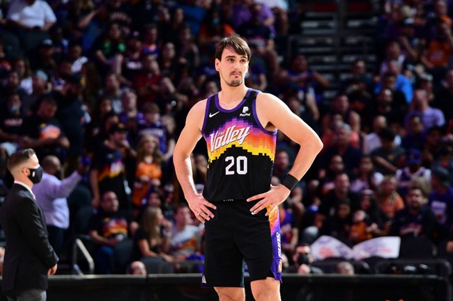 Dario Saric ligamento joelho