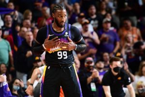 Suns Bucks troca tripla