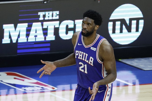 frustrado arbitragem Joel Embiid