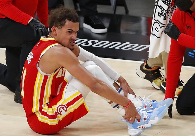 trae young hawks lesão