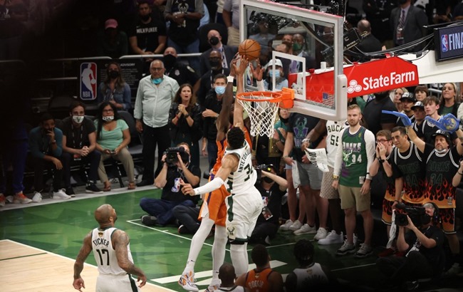 antetokounmpo toco ayton bucks