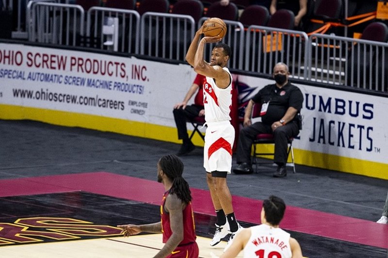 Jalen Harris banido NBA