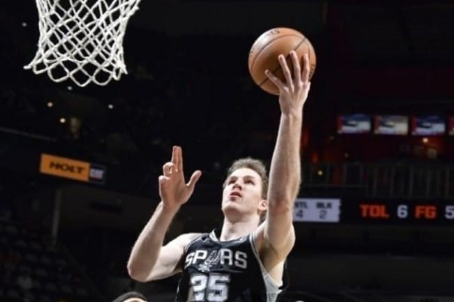 poeltl spurs troca bulls