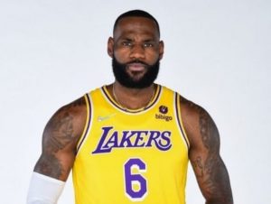 LeBron vacinado covid