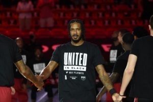 ariza lakers veteranos surpreendidos