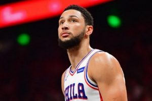 guerra sixers salário simmons