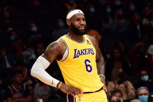LeBron James voltar quadras