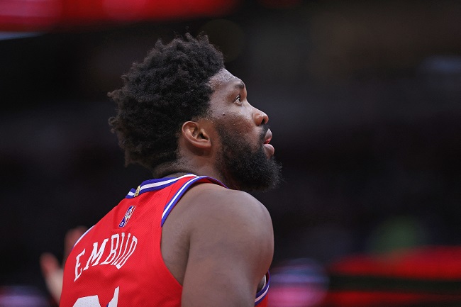 Embiid positivo COVID-19 76ers