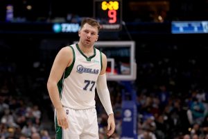 Doncic lesões joelho tornozelo