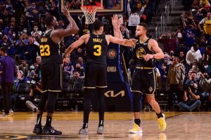Warriors vence Hornets
