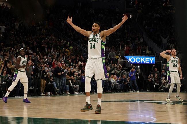 Antetokounmpo Bucks Lakers