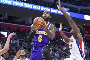 LeBron cotovelada expulso suspenso