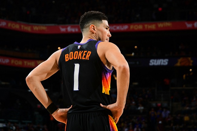 Devin Booker retorno incerto