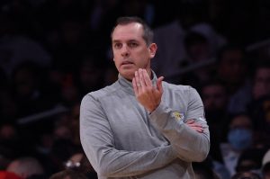 Dona Lakers pressão Vogel