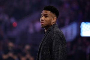 Antetokounmpo linha ônibus