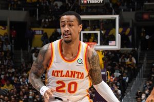 John Collins frustrado Hawks