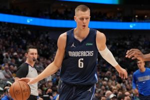 Kristaps Porzingis lesão joelho