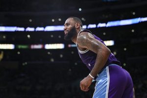 LeBron top 10 roubos bola