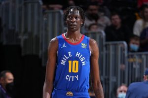 nuggets pistons troca bol