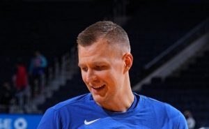 Mavericks Raptors troca Porzingis