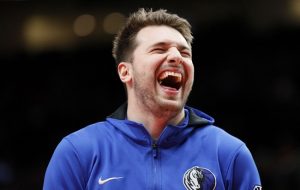 Doncic fácil 30 pontos