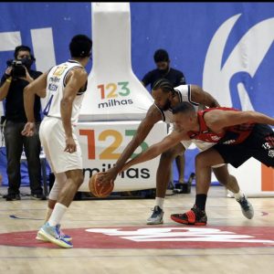 Minas bate Flamengo por 88 a 79