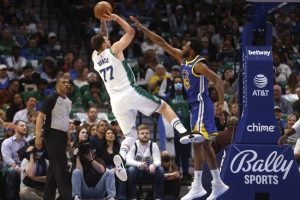 Mavericks Warriors atuação Doncic