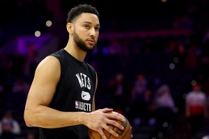 simmons arremessa mão errada