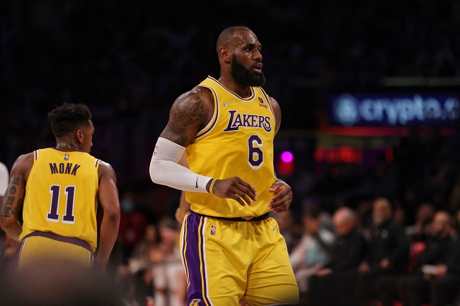 Lakers fora play-in LeBron