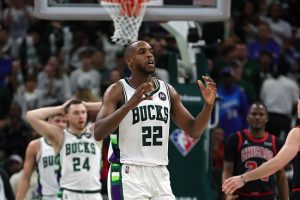 Khris Middleton retornar bucks