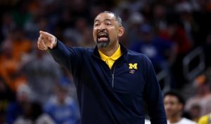 treinador universitário lakers celtics