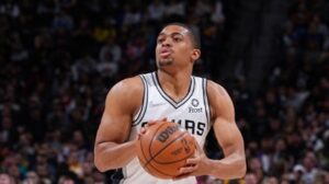 Keldon Johnson extensão Spurs